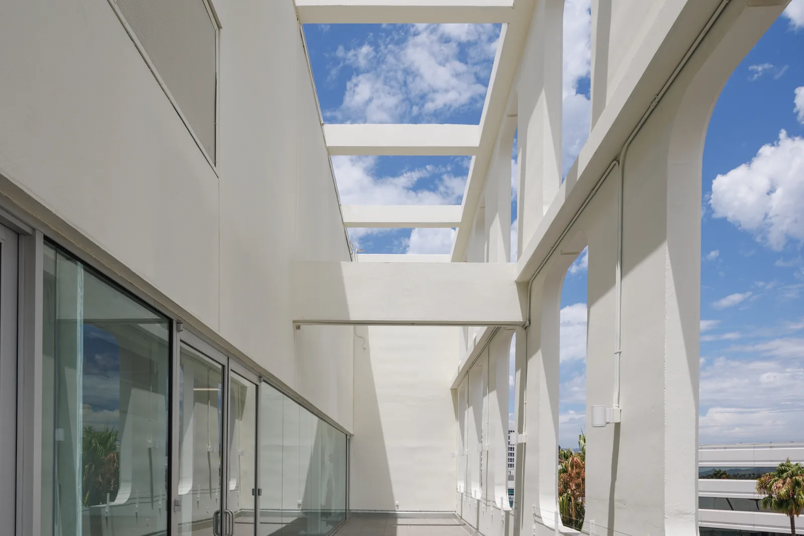 Planted breezeway corridor along the rooftop